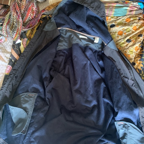 Almost new - Carbon2 Cobalt mens inclement breaker - Picture 6 of 6